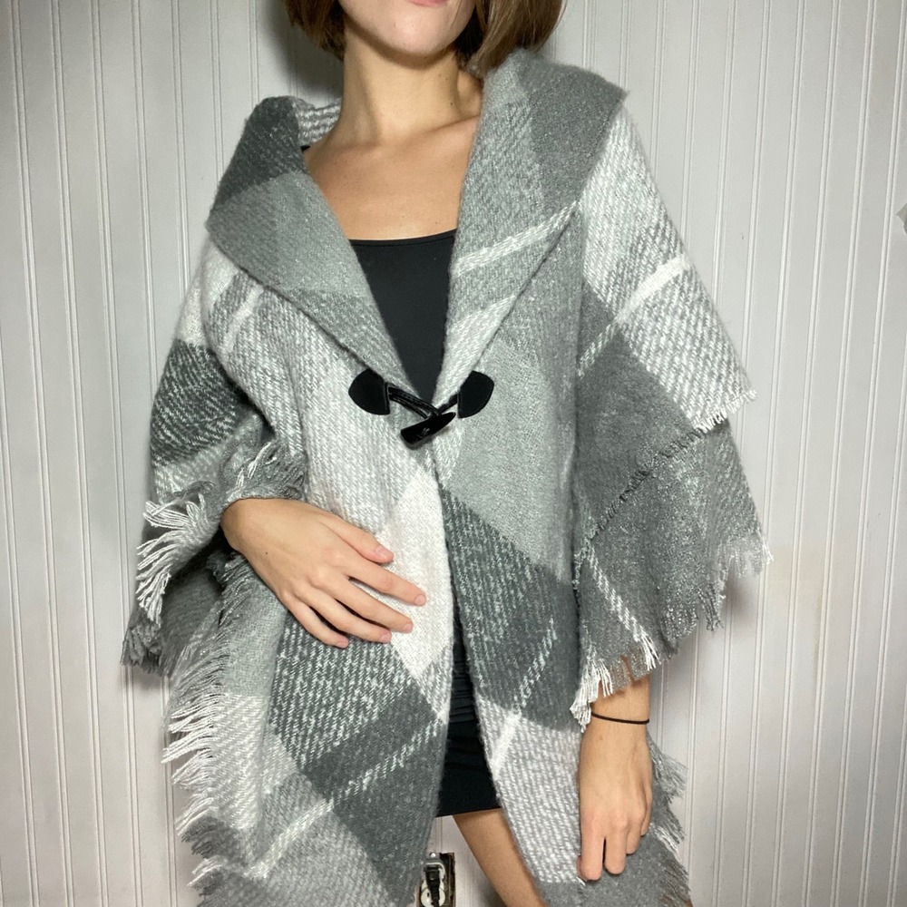 NWT Grey & White Super Soft Plaid Cape Cardigan Sweater Fringe Hemline Layering